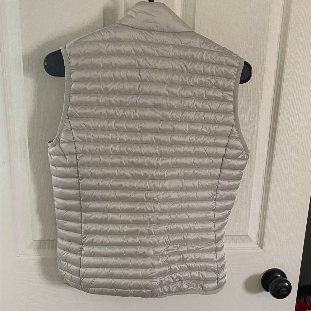 SAVE THE DUCK Women's Quilted Packable Vest in Light Silver Gray - Picture 4 of 5